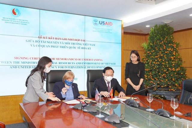 Environment ministry, USAID join hands to address pollution - Ảnh 1.