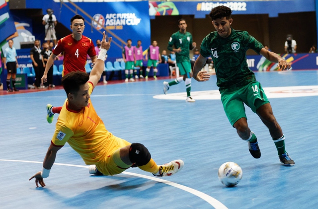 Viet Nam win second match, next face Japan in Asian Futsal Cup - Ảnh 2.