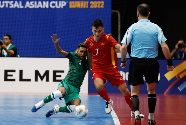 Viet Nam win second match, next face Japan in Asian Futsal Cup - Ảnh 1.