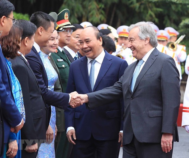 President hosts welcome ceremony for UN Secretary-General - Ảnh 2.