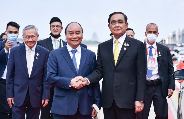 State President embarks on official visit to Thailand - Ảnh 3.