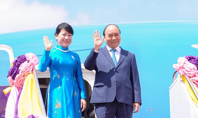State President embarks on official visit to Thailand - Ảnh 1.