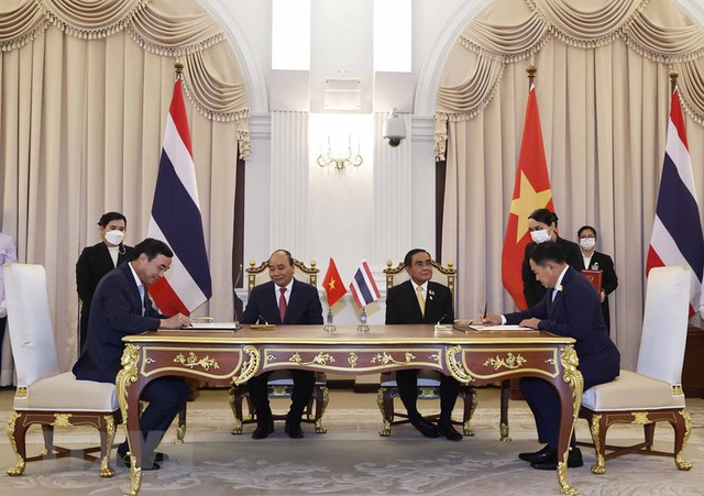 Viet Nam, Thailand sign cooperation agreements  - Ảnh 2.