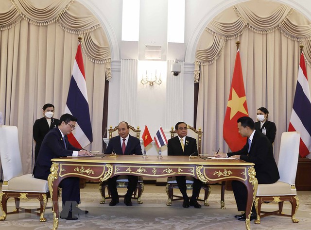 Viet Nam, Thailand sign cooperation agreements  - Ảnh 3.
