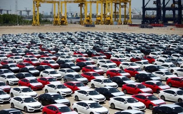 Viet Nam imports nearly 145,000 cars in first 11 months - Ảnh 1.