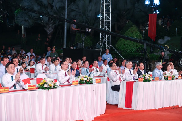 Leaders pays tribute to late PM Vo Van Kiet - Ảnh 4.