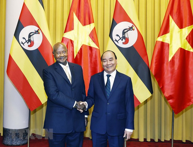 President hosts welcome ceremony for Ugandan counterpart - Ảnh 1.