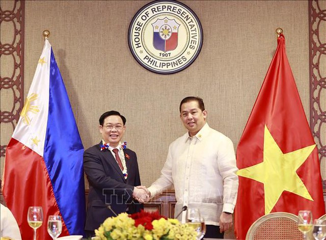 Vietnamese, Philippine parliament leaders hold talks   - Ảnh 1.