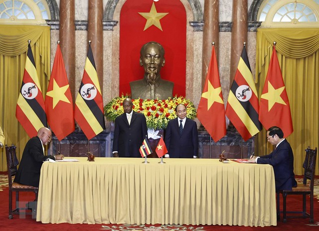 President hosts welcome ceremony for Ugandan counterpart - Ảnh 6.