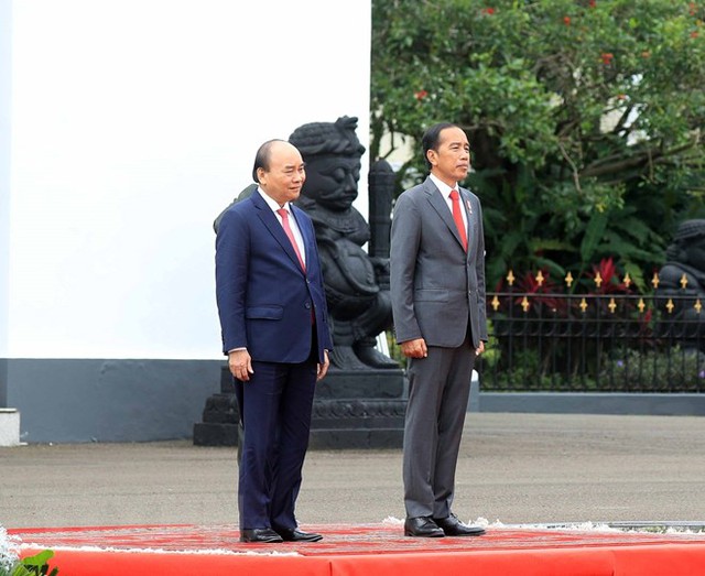 Indonesian President hosts welcome ceremony for President Nguyen Xuan Phuc - Ảnh 3.