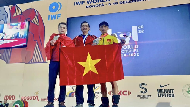 Vietnamese athletes win world weightlifting championship medals - Ảnh 1.