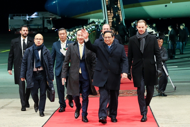 Prime Minister starts official visit to Luxembourg - Ảnh 1.