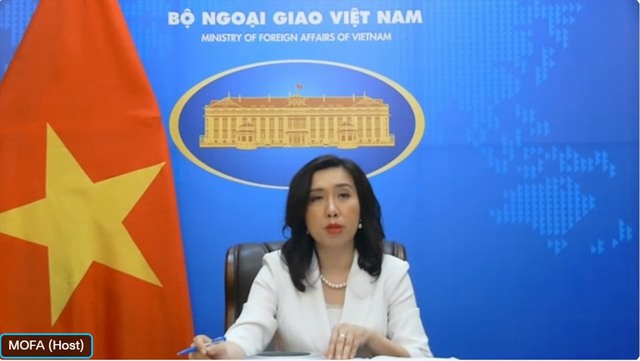 Viet Nam gives top priority to ensuring safety of Vietnamese citizens in Ukraine - Ảnh 1.