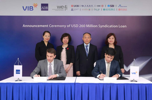 ADB, UOB team up to support SMEs in Viet Nam  - Ảnh 1.
