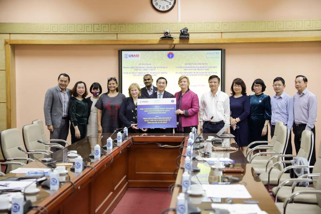 USAID, UNICEF provide US$1 million in life-saving COVID-19 supplies to Viet Nam - Ảnh 1.