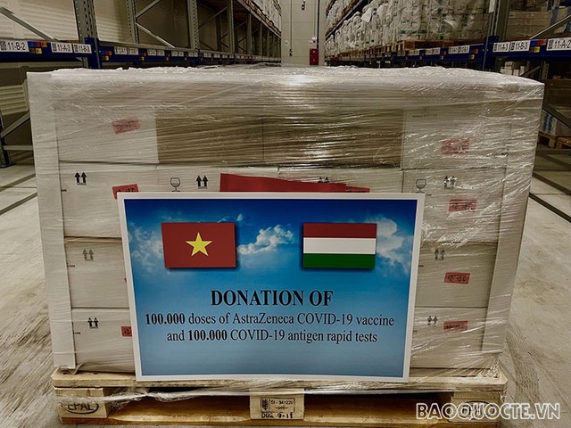 Hungary gifts Viet Nam an additional 156,000 doses of AstraZeneca vaccine - Ảnh 1.