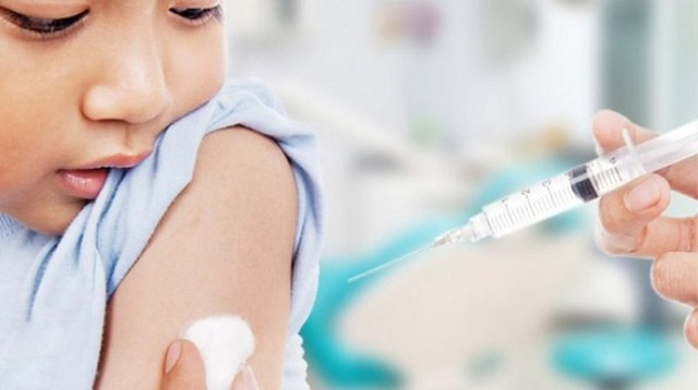 Viet Nam to start vaccinating 5-11-year-olds from tomorrow - Ảnh 1.