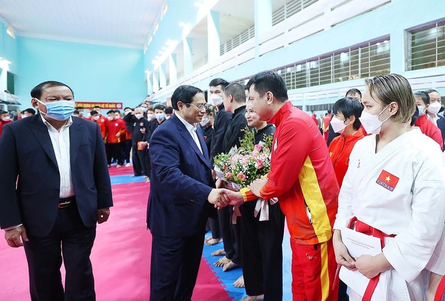 Prime Minister cheers Vietnamese SEA Games 31 athletes    - Ảnh 1.