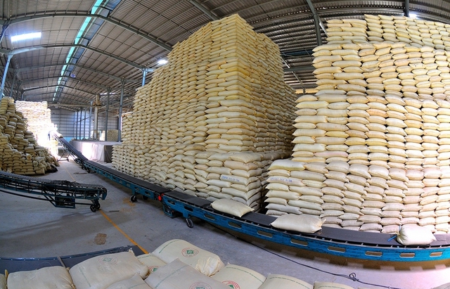Ha Giang gets over 484 tons of rice relief - Ảnh 1.
