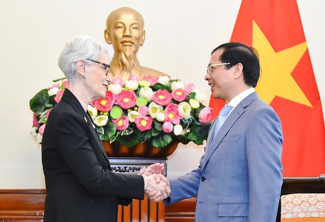 U.S supports strong and prosperous Viet Nam: Wendy Sherman - Ảnh 1.