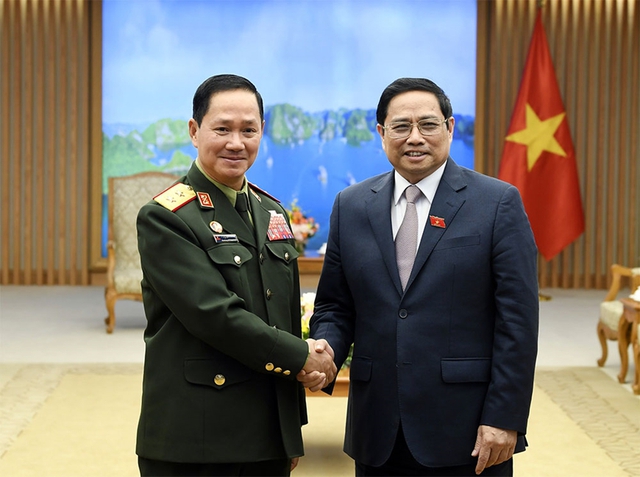 Gov’t chief receives Chief of General Staff of Lao People’s Army - Ảnh 1.
