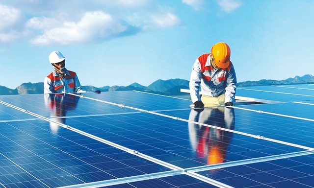 Viet Nam leads Southeast Asia in transition to clean energy: The Economist - Ảnh 1.