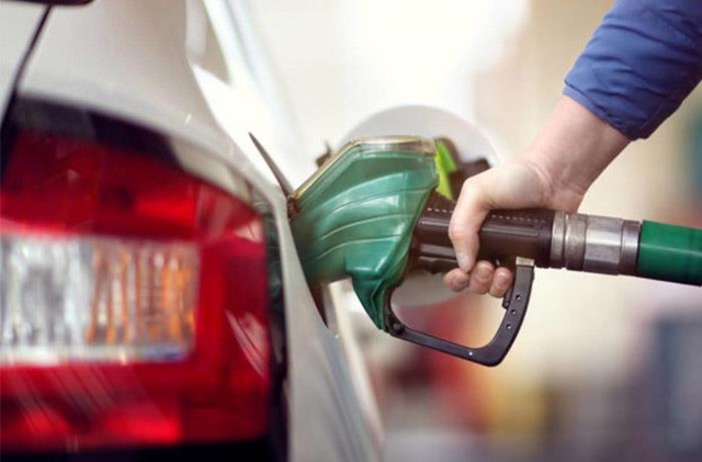 Retail gasoline prices fall to five-month low

 - Ảnh 1.