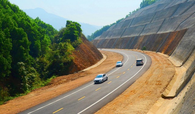 Gov't establishes steering committee for key transport projects - Ảnh 1.