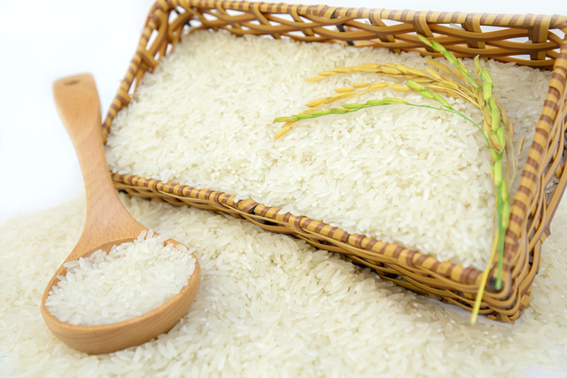 Rice export turnover soars in H1 - Ảnh 1.
