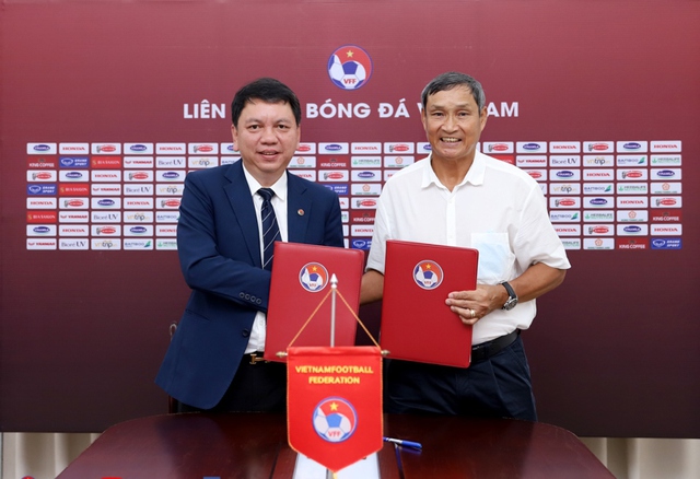 Coach Chung takes charge of women's team at 2023 World Cup - Ảnh 1.