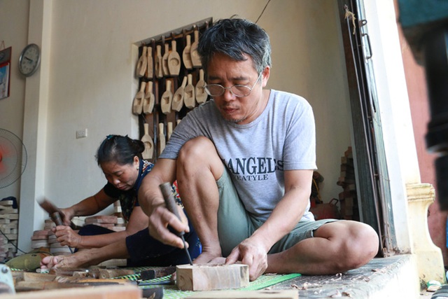 Artisans strive to keep traditional craft alive - Ảnh 5.