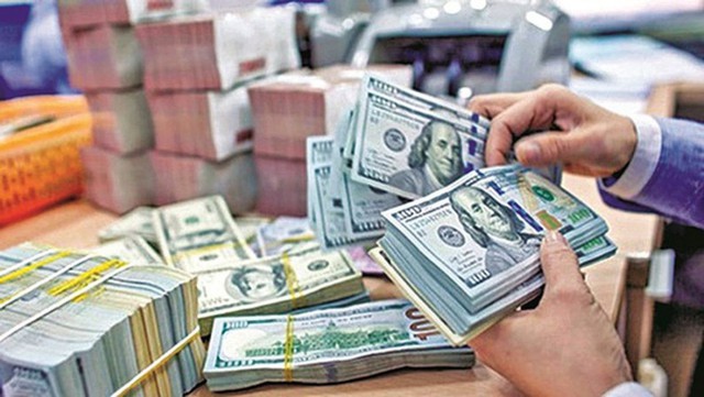 Remittances to HCMC  declines by 13% in H1 - Ảnh 1.