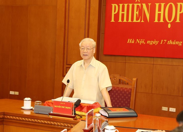 Party chief chairs anti-corruption meeting - Ảnh 1.