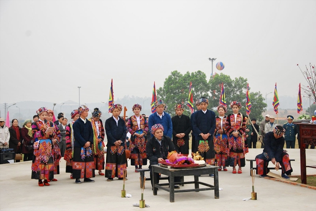 Artisan Pao joins hands in preserving Lo Lo ethnic people's culture - Ảnh 2.