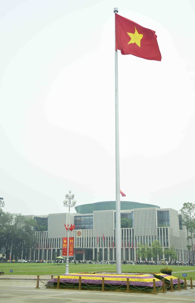 Flag-hoisting ceremony in celebration of 77th National Day of Viet Nam  - Ảnh 5.