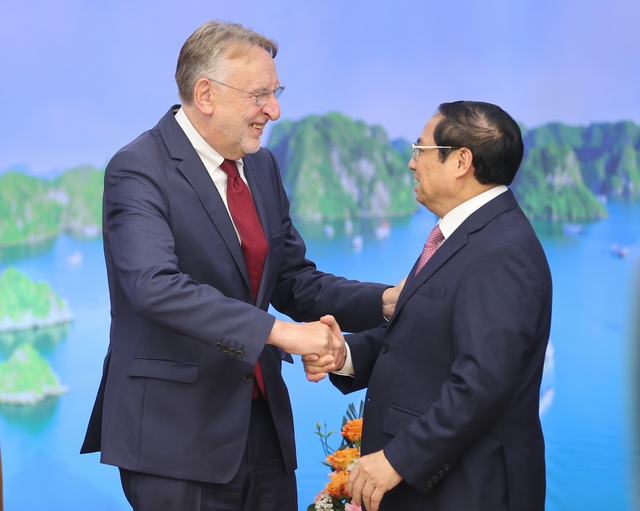 Viet Nam is top investment destination in ASEAN: Bernd Lange - Ảnh 1.