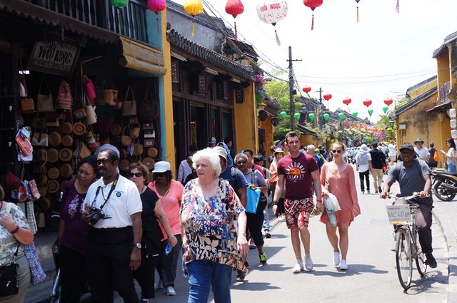 Viet Nam targets to receive 8 million foreign arrivals in 2023  - Ảnh 1.