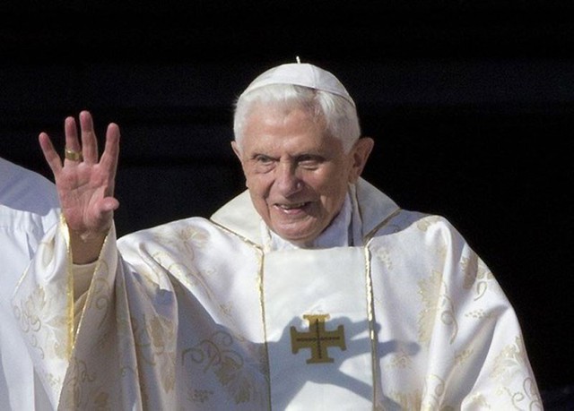 Leaders send condolences over passing of Pope Emeritus Benedict XVI - Ảnh 1.