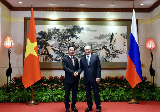 President Vo Van Thuong meets Russian counterpart Putin in Beijing - Ảnh 1.
