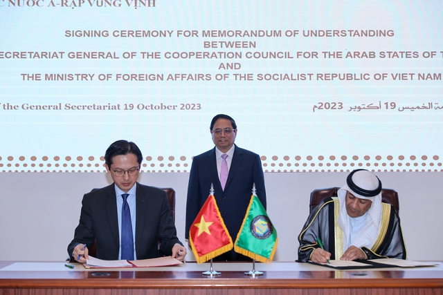 Viet Nam, Gulf Cooperation Council sign MoU on cooperation - Ảnh 1.