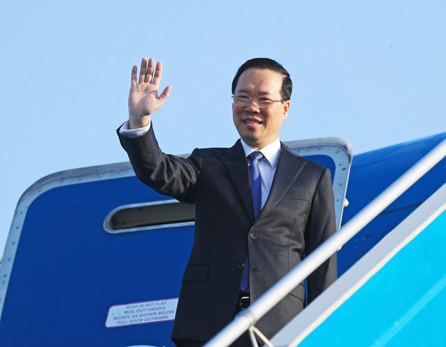 President leaves for APEC Economic Leaders’ Week in U.S. - Ảnh 1.