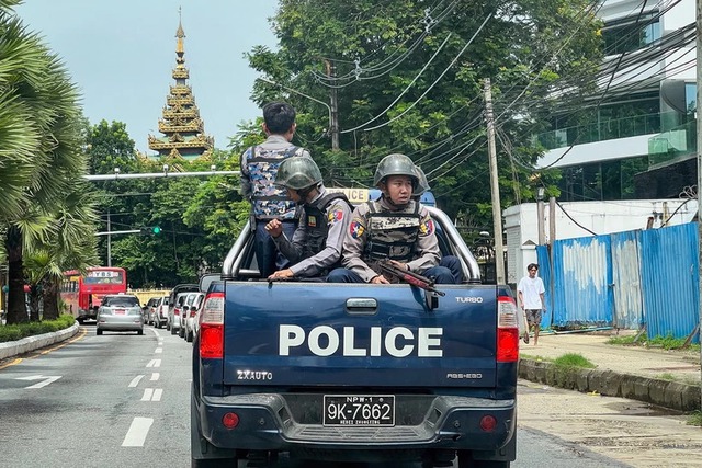 Around 700 Vietnamese citizens in Myanmar's conflict areas move to safe places - Ảnh 1. Around 700 Vietnamese citizens in Myanmar's conflict areas move to safe places - Ảnh 1.