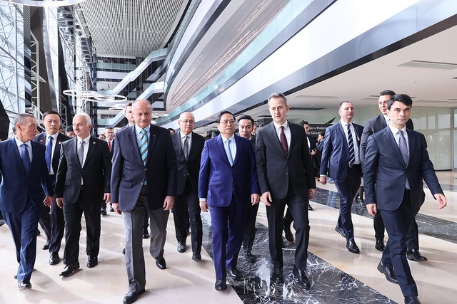 Prime Minister visits Turkish Aerospace Industries- Ảnh 2.