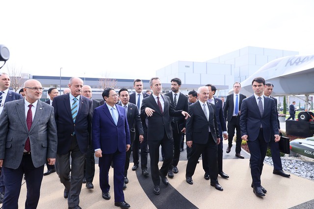 Prime Minister visits Turkish Aerospace Industries- Ảnh 3.