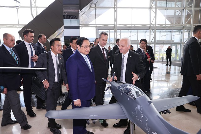 Prime Minister visits Turkish Aerospace Industries- Ảnh 5.