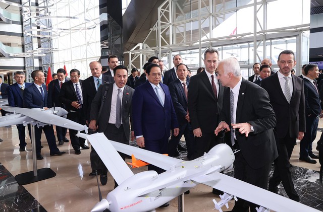 Prime Minister visits Turkish Aerospace Industries- Ảnh 7.