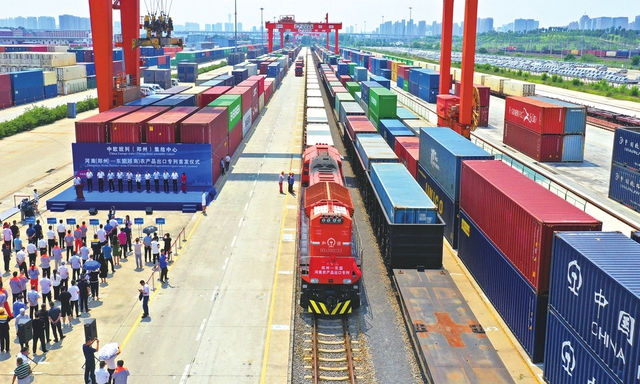 Viet Nam - China trade turnover to touch US$140 billion in first ten months - Ảnh 1.
