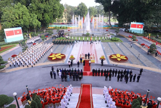 Party chief hosts official welcome ceremony for Chinese leader Xi Jinping- Ảnh 2.