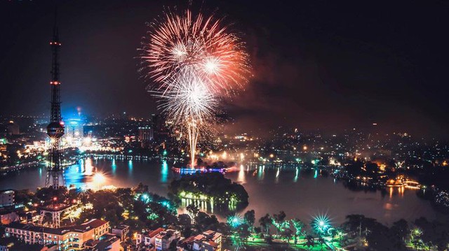Fireworks to light up Ha Noi sky on Lunar New Year's Eve- Ảnh 1.
