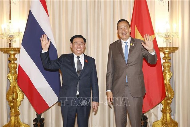 Top Vietnamese legislator meets Thai King, Prime Minister- Ảnh 2.